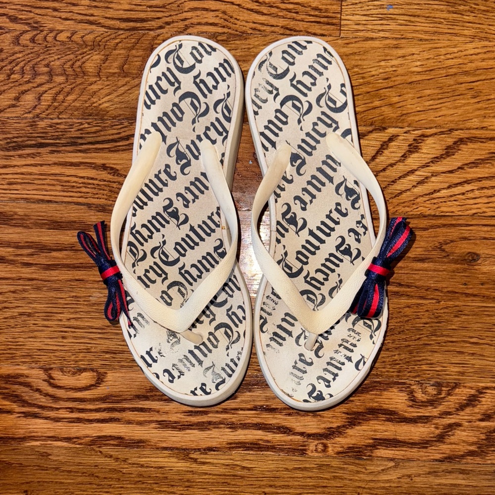 Vintage Juicy Couture Cream Flip Flops with Navy Bow Size 5 - Picture 3 of 6